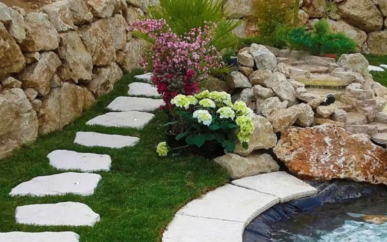 Come usare l’aceto bianco in giardino: il rimedio contro parassiti e muffe Come usare l’aceto bianco in giardino: il rimedio contro parassiti e muffe