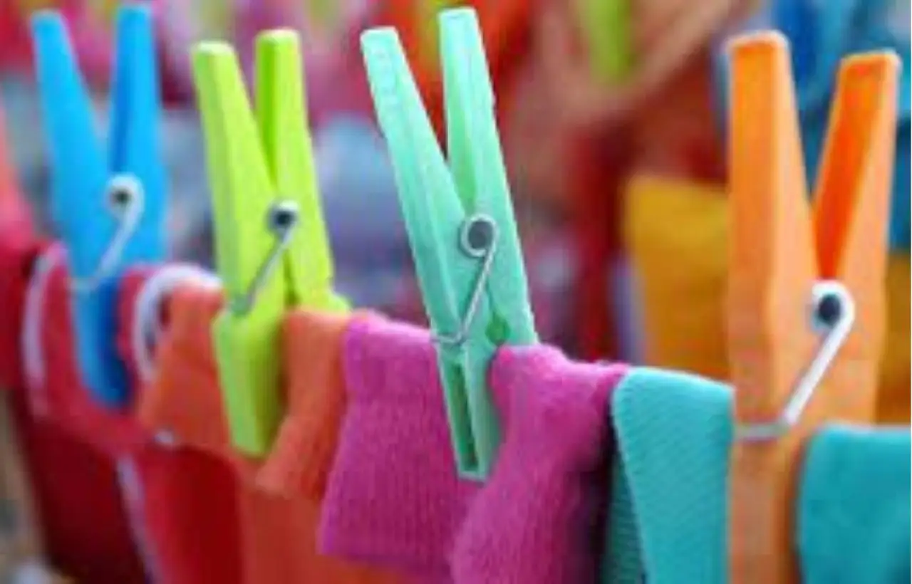 Non rischiare danni al bucato colorato: il trucco immediato per fissare i colori