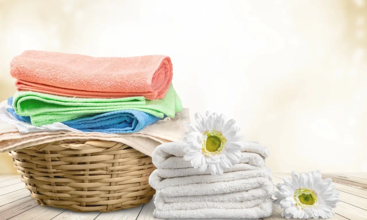 Non rischiare danni al bucato colorato: il trucco immediato per fissare i colori Non rischiare danni al bucato colorato: il trucco immediato per fissare i colori