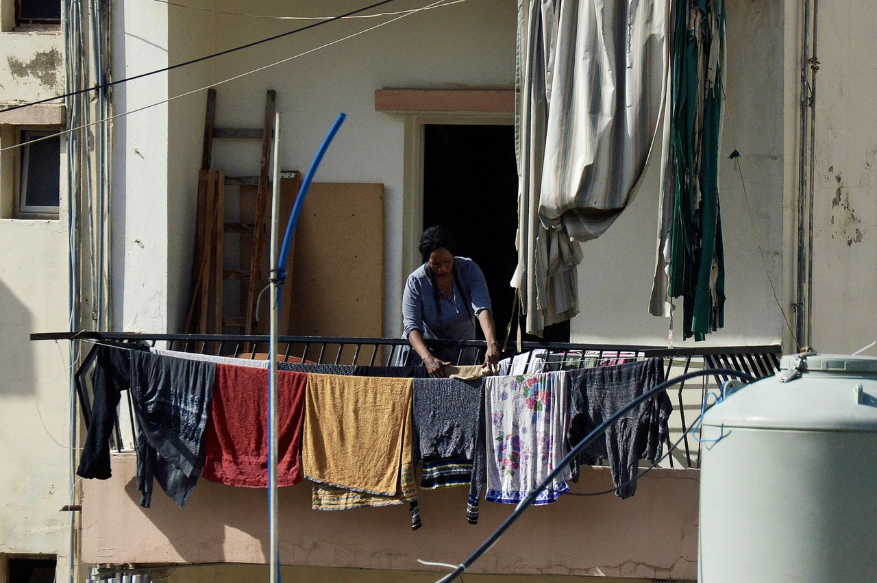 Non rischiare danni al bucato colorato: il trucco immediato per fissare i colori Non rischiare danni al bucato colorato: il trucco immediato per fissare i colori