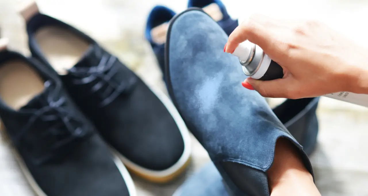 Evita la formazione di muffa sulle scarpe estive: il metodo già testato dai professionisti Evita la formazione di muffa sulle scarpe estive: il metodo già testato dai professionisti