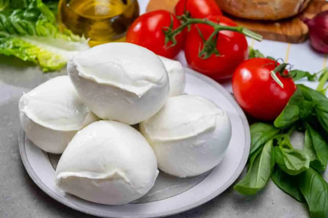Stai conservando male la mozzarella? Ecco la dritta veloce suggerita dai casari Stai conservando male la mozzarella? Ecco la dritta veloce suggerita dai casari