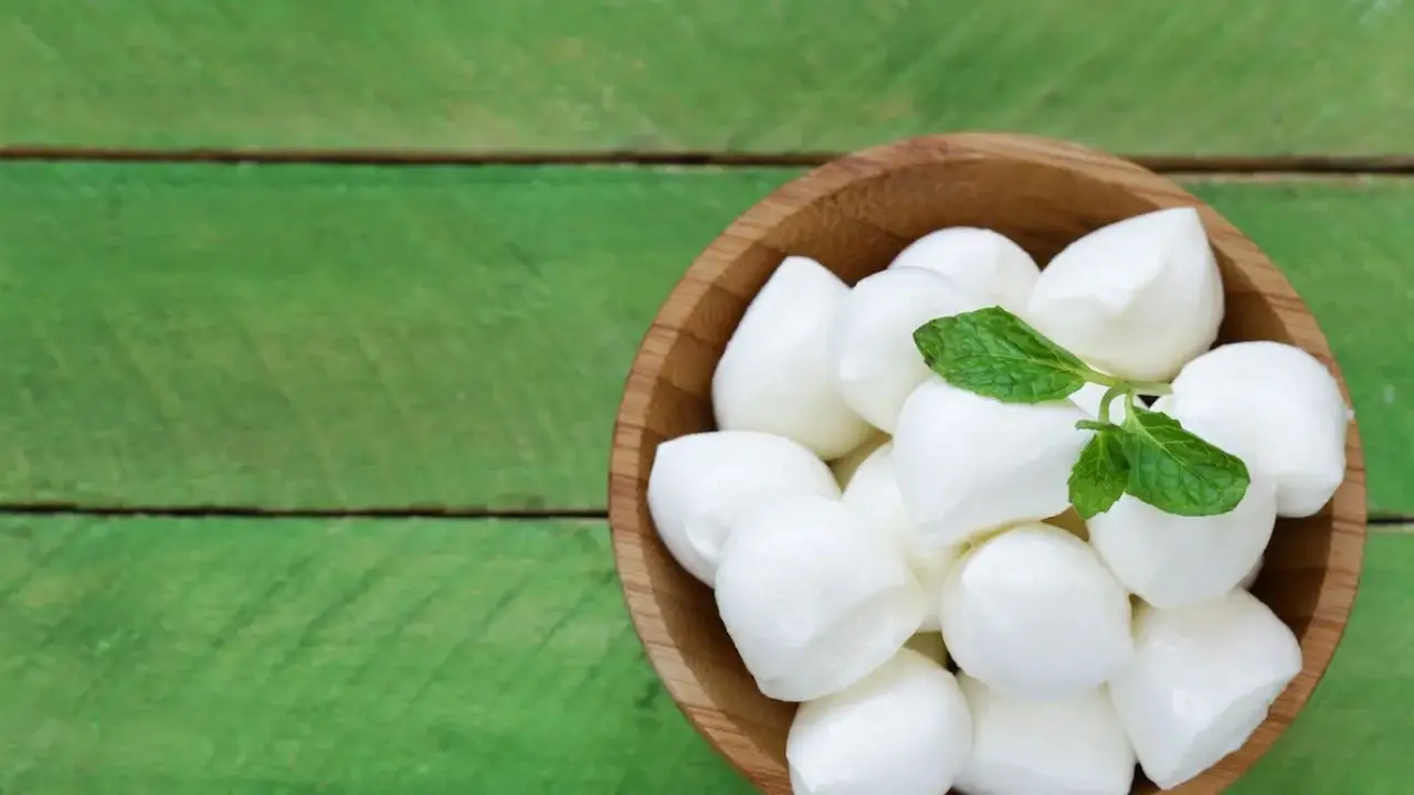 Stai conservando male la mozzarella? Ecco la dritta veloce suggerita dai casari Stai conservando male la mozzarella? Ecco la dritta veloce suggerita dai casari
