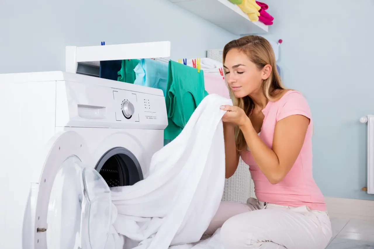 7 trucchi per avere vestiti sempre profumati: il segreto per un bucato che dura nel tempo 7 trucchi per avere vestiti sempre profumati: il segreto per un bucato che dura nel tempo