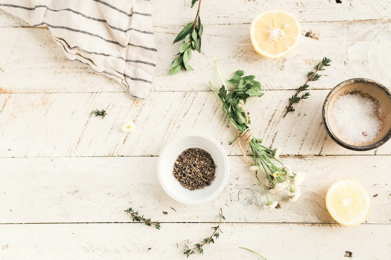 Il mix naturale più efficace per tenere lontane le formiche in cucina secondo gli esperti Il mix naturale più efficace per tenere lontane le formiche in cucina secondo gli esperti