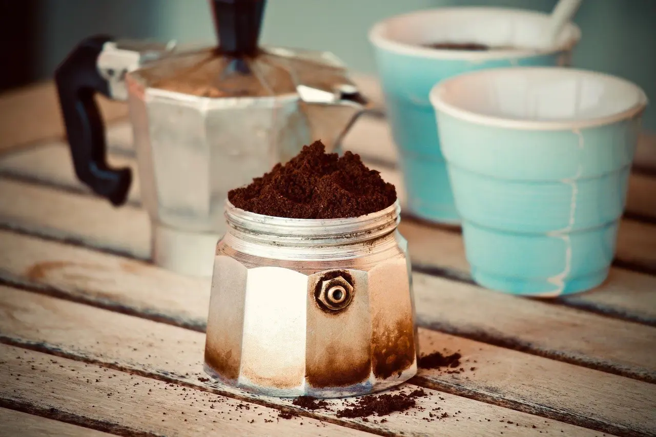 Come usare il caffè usato per rafforzare le radici delle piante da balcone Come usare il caffè usato per rafforzare le radici delle piante da balcone