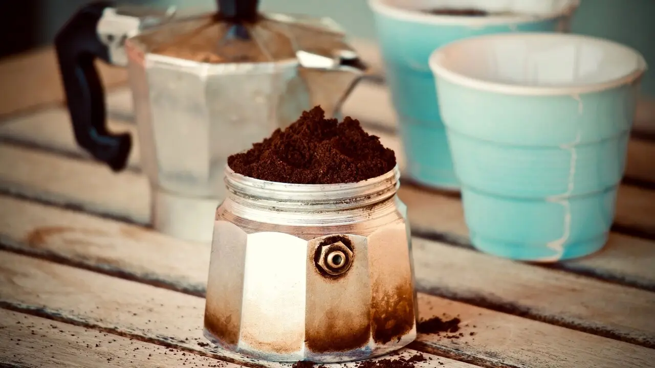 Come usare il caffè usato per rafforzare le radici delle piante da balcone Come usare il caffè usato per rafforzare le radici delle piante da balcone