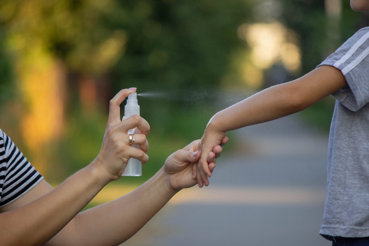 Il repellente naturale contro zanzare e moscerini da preparare in casa Il repellente naturale contro zanzare e moscerini da preparare in casa