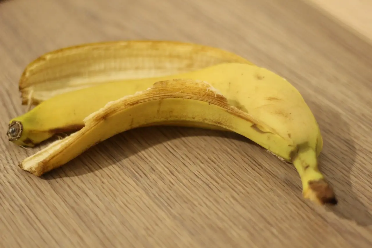 Non buttare le bucce di banana: il fertilizzante naturale che fa esplodere la fioritura Non buttare le bucce di banana: il fertilizzante naturale che fa esplodere la fioritura
