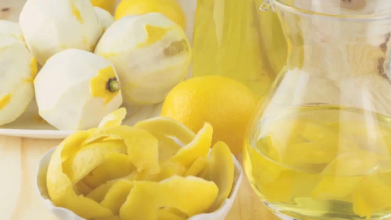 Bucce di limone in dispensa: la soluzione inattesa a un problema fastidioso in cucina Bucce di limone in dispensa: la soluzione inattesa a un problema fastidioso in cucina