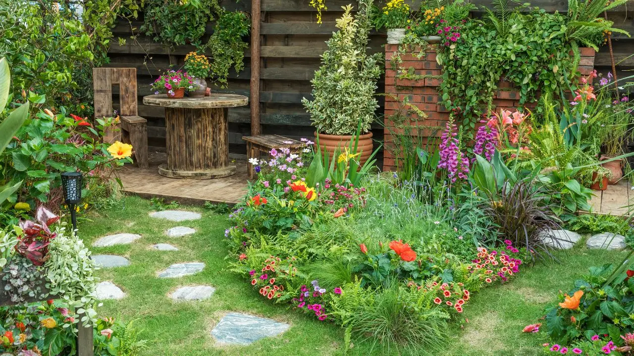 Tessuti vecchi riutilizzati nel giardino domestico: il trucco poco noto dei coltivatori Tessuti vecchi riutilizzati nel giardino domestico: il trucco poco noto dei coltivatori