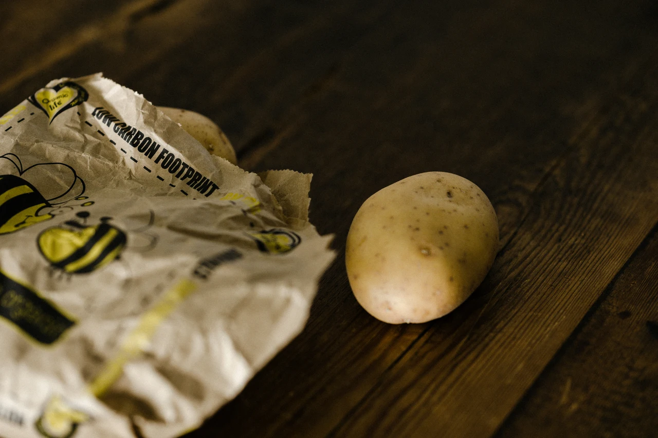 Sacchetti di carta nel cassetto delle patate: evita l’errore che causa muffe fastidiose Sacchetti di carta nel cassetto delle patate: evita l’errore che causa muffe fastidiose