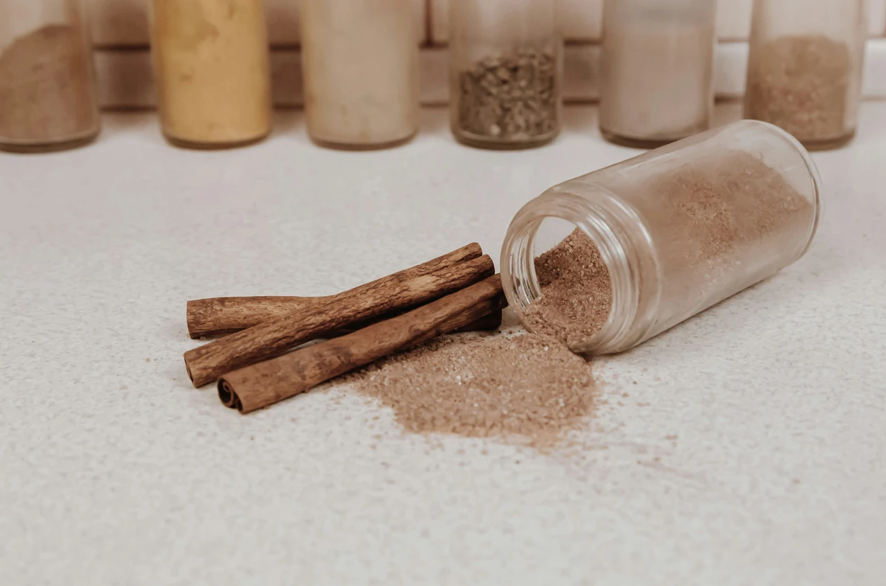 Prova il trucco antimuffa con bicarbonato e cannella: nessun rischio per le radici Prova il trucco antimuffa con bicarbonato e cannella: nessun rischio per le radici