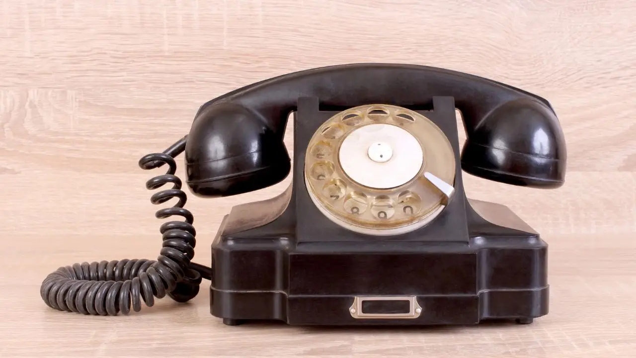 Sai quanto valgono oggi i telefoni a disco di fine anni Sessanta? Ecco la cifra aggiornata Sai quanto valgono oggi i telefoni a disco di fine anni Sessanta? Ecco la cifra aggiornata