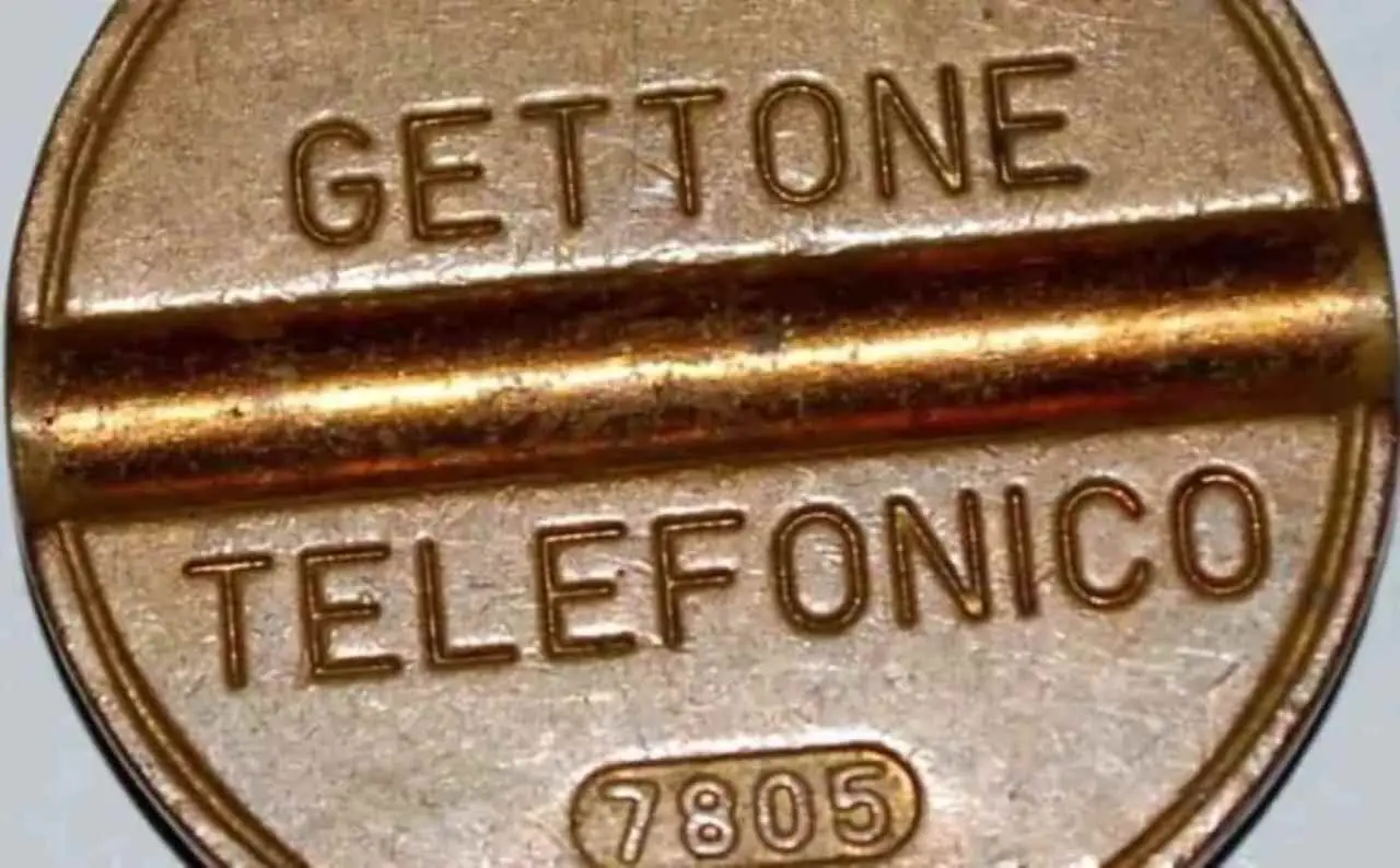 Sai quanto valgono oggi i telefoni a disco di fine anni Sessanta? Ecco la cifra aggiornata Sai quanto valgono oggi i telefoni a disco di fine anni Sessanta? Ecco la cifra aggiornata