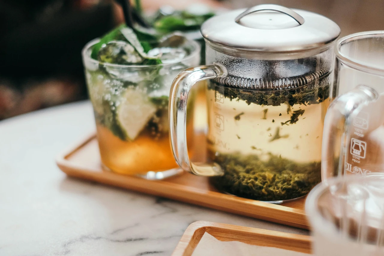 Nuova tendenza: gli infusi di fiori di sambuco per idratarsi naturalmente d'estate Nuova tendenza: gli infusi di fiori di sambuco per idratarsi naturalmente d'estate